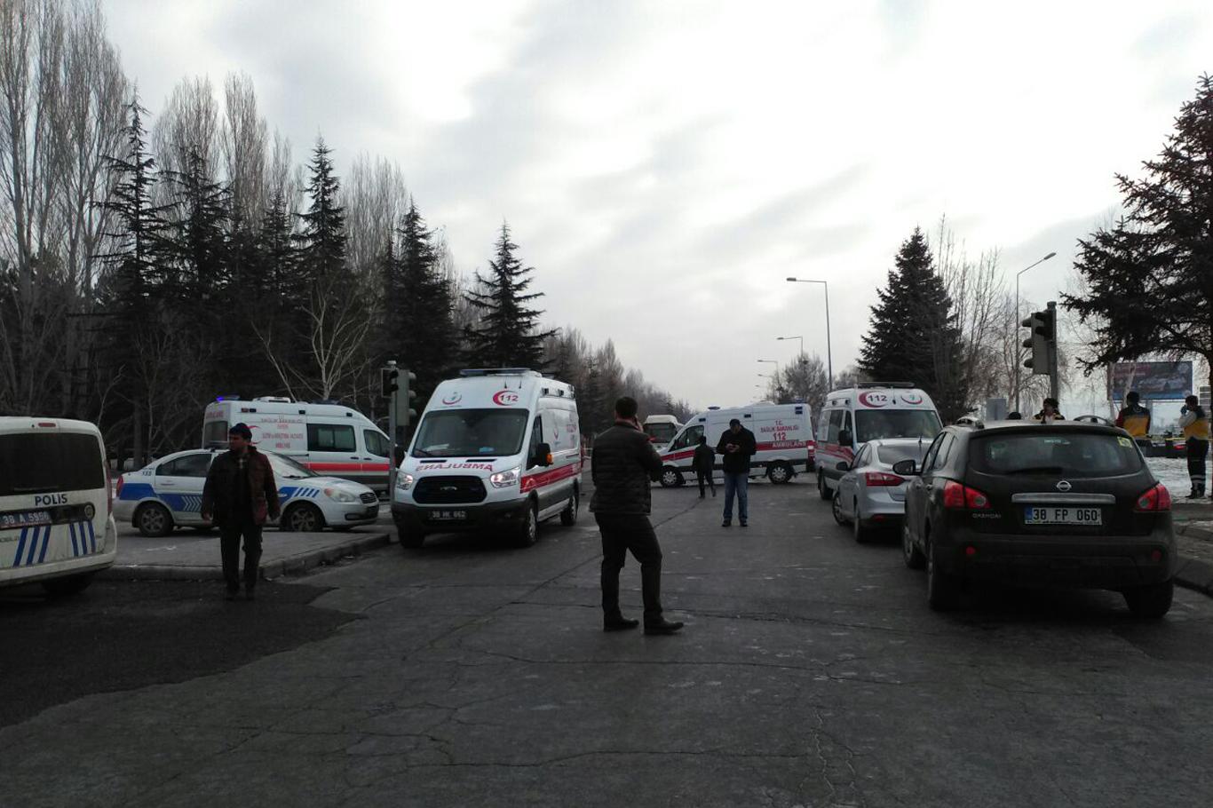 Kayseri’de halk otobüsüne bomba yüklü araçla saldırı Kayseri’de halk otobüsüne bomba yüklü araçla saldırı